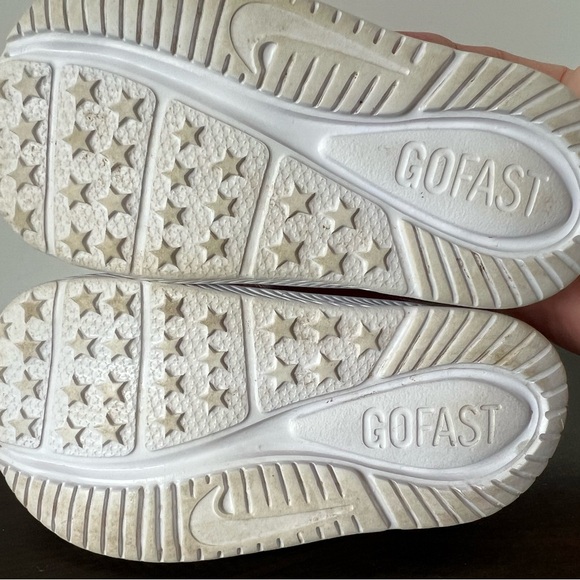 Nike Red and Black Sneakers with Velcro Closure - Picture 5 of 5